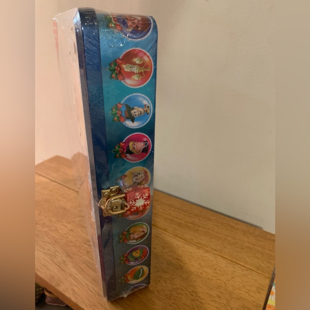 Disney 7 Day Countdown To Christmas Tin Advent Calendar New Sealed - Picture 3 of 5